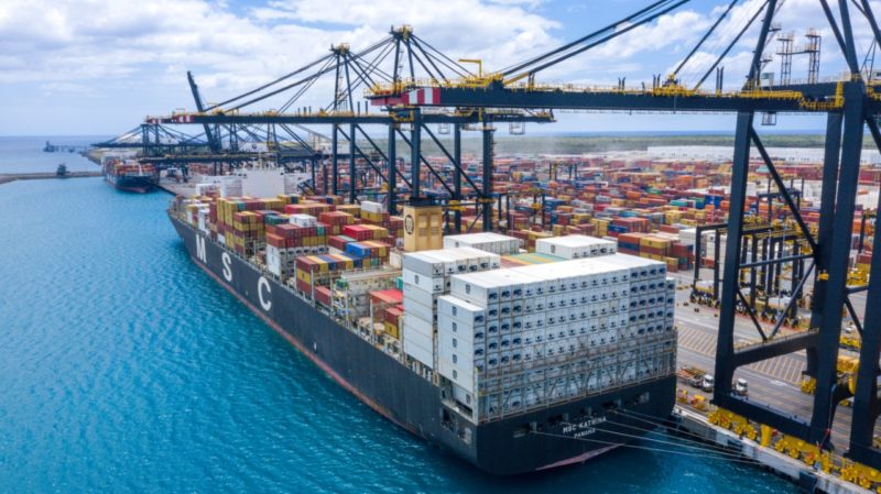 DP World Caucedo recibe el buque de mayor capacidad y dimensiones que ha llegado al país tras completada su expansión