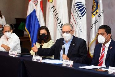 Ministro de Economía solicita a los alcaldes y alcaldesas a activar los consejos de desarrollo municipales en firma de acuerdo con FEDOMU 