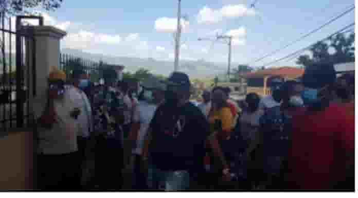 Tribunal aplaza para el miércoles el conocimiento de coerción a policías implicados en muerte de pareja en Villa Altagracia 