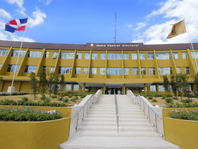 La JCE amplia a 15 las oficialías que entregaran actas validadas