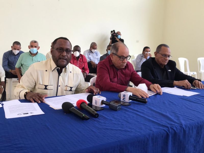 Centrales sindicales anuncian plan de acción el primero de mayo; deploran cancelaciones de empleados públicos.