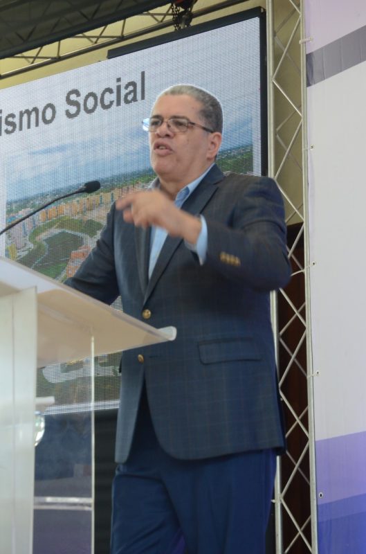 Amarante Baret: 15 mil aulas, más de 15 mil docentes y 900 mil estudiantes en Tanda Extendida en su gestión; destaca uso transparente del 4 por ciento