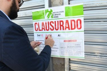 DGII dispone suspensión y cierre de empresas por venta de alcohol sin autorización y prácticas de defraudación fiscal