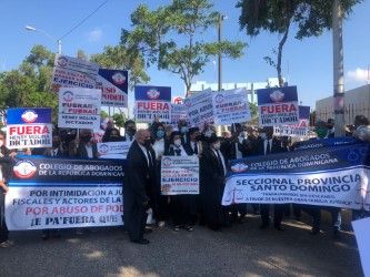 Colegio de Abogados celebra manifestación para reclamar inamovilidad judicial e independencia jueces