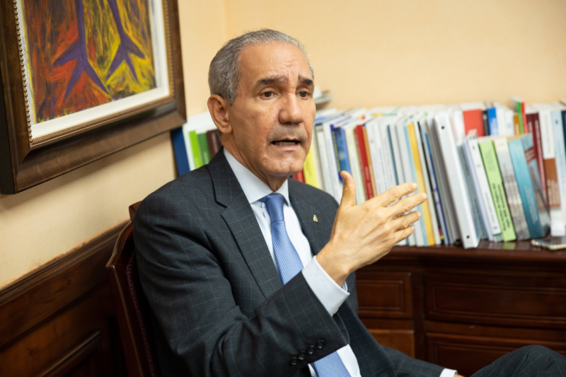 MESCYT: “No se impondrá ni eliminará ninguna norma sobre la base de la fuerza”