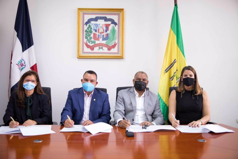 Hospital Ney Arias Lora y Prisiones  firman acuerdo para brindar atenciones a privados de libertad