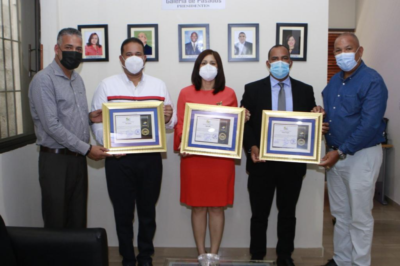 Asociación Región Cibao Nordeste de Fedomu reconoce alcaldes con evaluación positiva en Sismap-Municipal