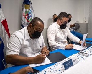 Autoridad Portuaria y Ayuntamiento de Santo Domingo Oeste unen esfuerzos para garantizar limpieza en el corredor logístico del puerto