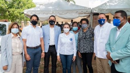 Fundación Raymond Rodríguez realiza jornada de salud y entrega medicamentos a empleados   de alcaldía del DN y sus familiares