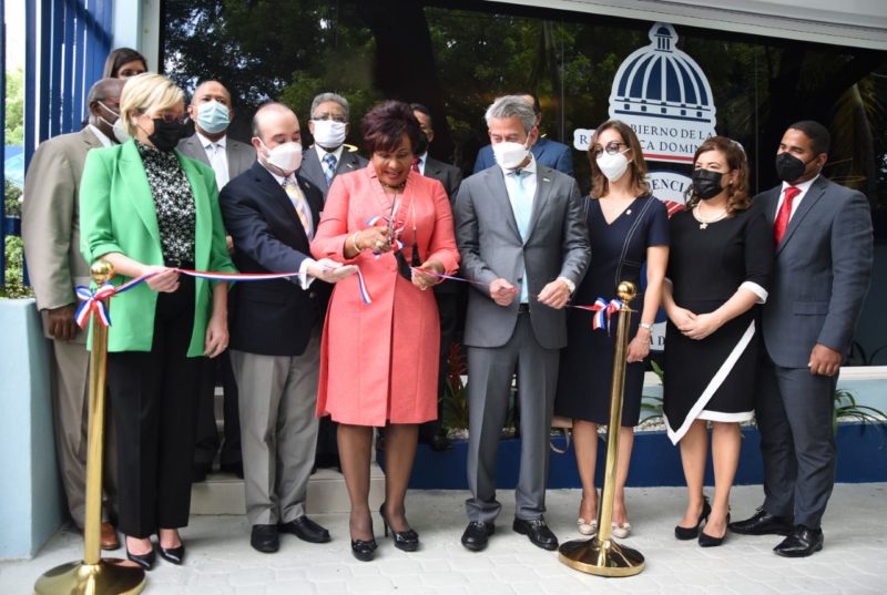 Josefa Castillo proclama derechos de usuarios ahora serán protegidos con nuevo centro de atención  al usuario de la SIS