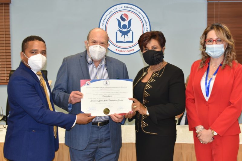 GRADÚA PARTICIPANTES DEL PRIMER DIPLOMADO DE LA ESCUELA ESFOSIS