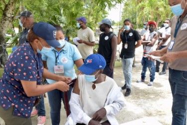  Comisión Presidencial para la Modernización y Seguridad Portuaria se une a jornada de vacunación masiva en La Romana