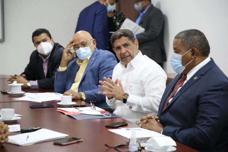 Ministro de Agricultura trata con Cámara de Diputados aprobación préstamo para inocuidad e innovación agropecuaria 