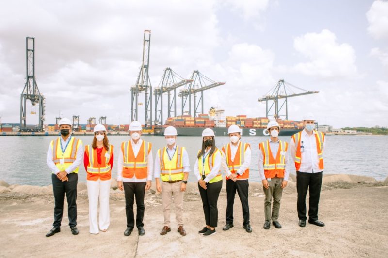 Ministro de Relaciones Exteriores visita operación de DP World en República Dominicana