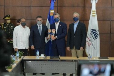 Gobierno anunció histórico aumento salarial para trabajadores de las empresas privadas. 