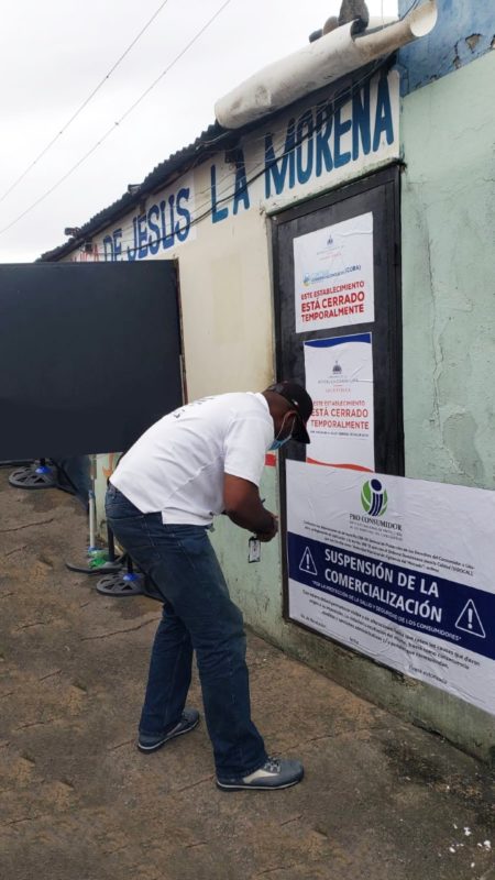 Pro Consumidor cierra negocio en SFM por venta bebidas alcohólicas adulteradas murieron varias personas