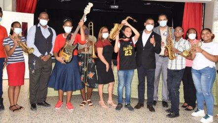 Ministerio de Educación inicia entrega de instrumentos musicales a estudiantes de la Modalidad en Artes