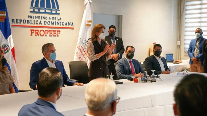 Vicepresidenta Raquel Peña en visita a Propeep llama a las provincias a cumplir meta de vacunar el 70% de su población