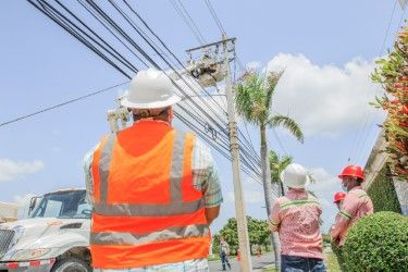 Edesur ejecuta importante proyecto de rehabilitación de redes en Peravia en beneficio de más de 16,119 familias