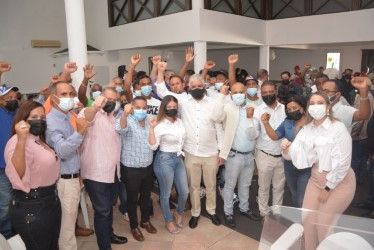 Miguel Vargas juramenta dirigentes PRM