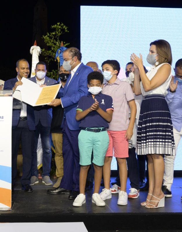 ADN reconoce a Samuel Pereyra con Orden al Mérito Ciudadano