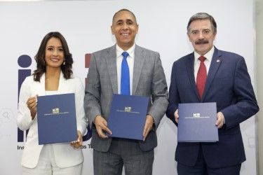 Indotel finaliza firma de contratos de concesión y asegura inversión millonaria hasta 2041 