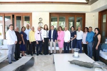 Abel Martínez recibe contundente respaldo de los exgobernadores provinciales del PLD