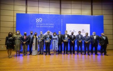 Banreservas presenta libro “80 años del banco de todos los dominicanos”