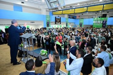 Leonel Fernández concluye recorrido en Nueva York con récord de 21 juramentaciones