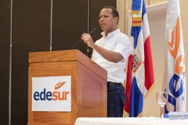 Edesur firma pacto con comunitarios de Baní por ejecución de importante proyecto beneficiará a unas 75,000 personas