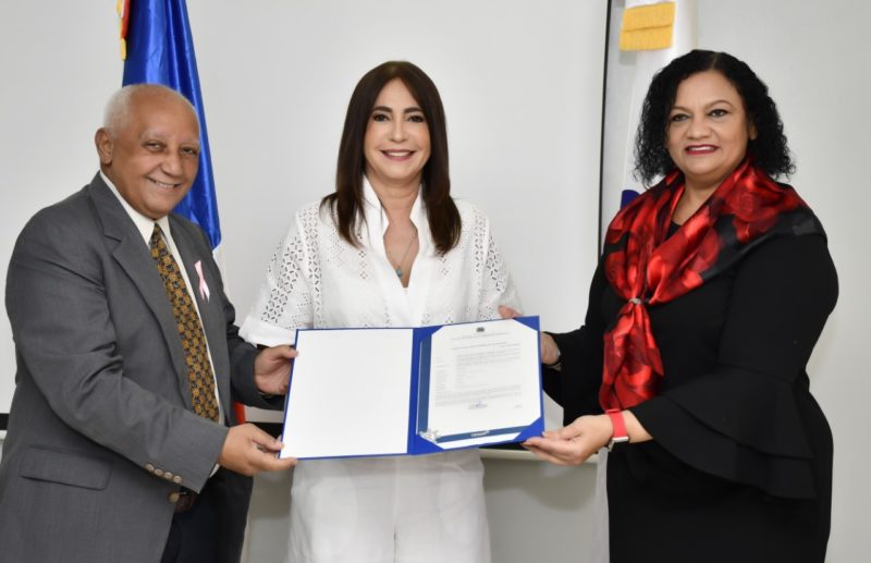 ONAPI entrega Patente de Invención en área de belleza