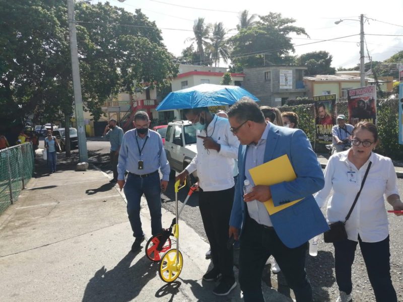 Tras llamada recibida inspectores de Salud Pública suspenden medición de distancia para apertura farmacia Medicar GBC en Puerto Plata