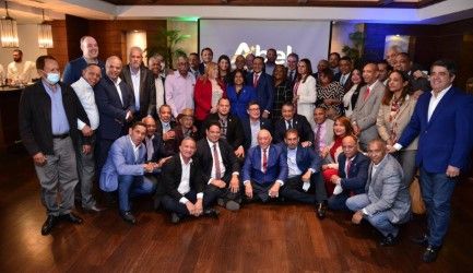 Abel Martínez reúne amplia mayoría de legisladores del PLD y propone se impulse aprobación de leyes demanda la sociedad