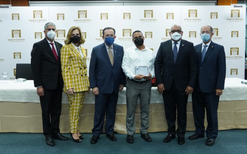 Banco Central entrega los premios del Concurso Anual de Economía ‘Biblioteca Juan Pablo Duarte’ 2021