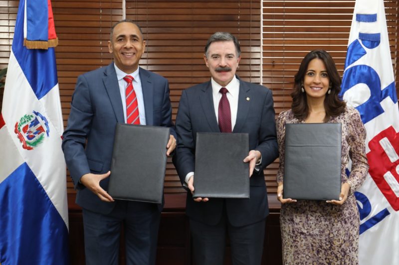 Indotel y Claro firman contrato que expandirá zonas de cobertura de telecomunicaciones en la República Dominicana  