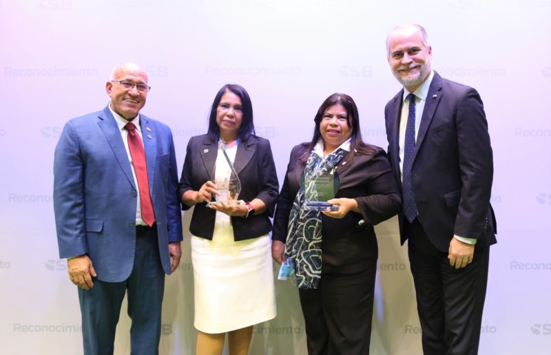 Superintendencia de Bancos reconoce a colaboradores por buen desempeño