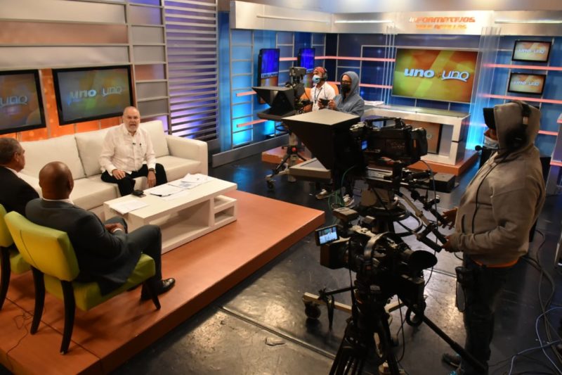 Ministro de Economía afirma Gobierno mitiga la inflación para evitar que se traspase lo menos posible a la población