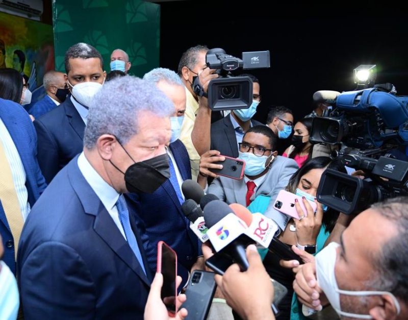 Leonel Fernández dice que Constitución de la República requiere ser respetada, no reformada