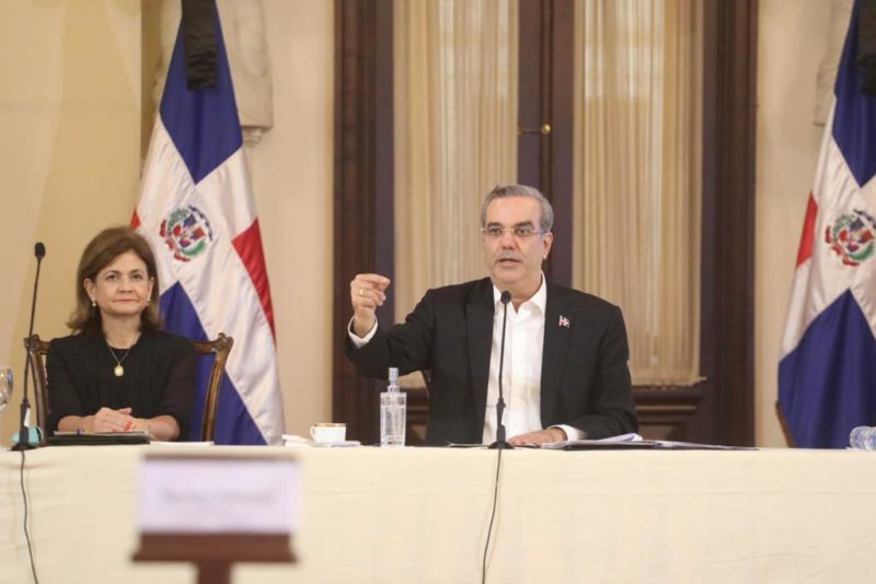 Presidente Abinader reafirma compromiso con la educación