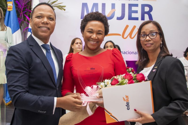 Edesur reconoce a 10 mujeres, entre ellas, Edith Febles y Marileidy Paulino