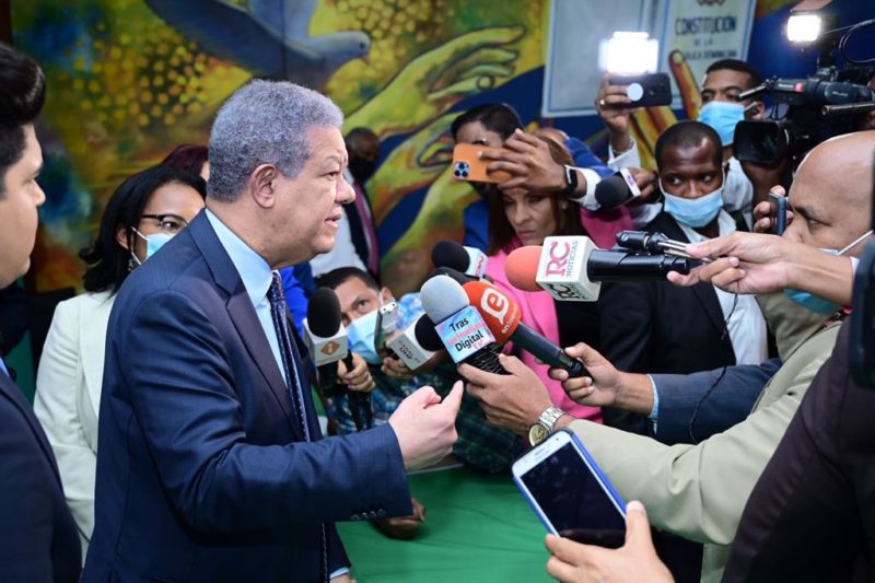 Leonel Fernández asegura: «la crisis no es excusa para no atender problemas de la República Dominicana»