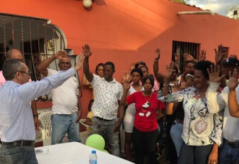 Presidente de MODA Elsido Díaz juramenta cientos de miembros