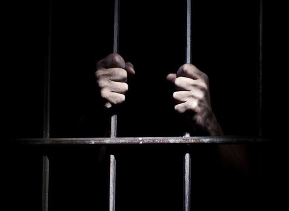 A prisión empleado de entidad financiera que realizó transacciones millonarias a favor de un usurpador de identidad 