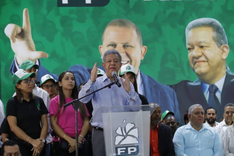 Leonel Fernández asegura que el gobierno no sabe resolver los problemas del país y se justifica en la crisis