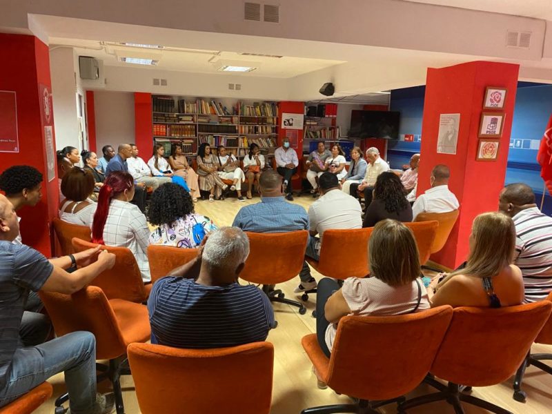 Miguel Vargas juramenta dirección JRD en reunión con seccional PRD en España