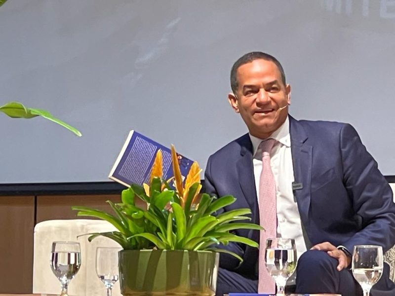 Julio César Valentín publica libro sobre los movimientos sociales en RD 