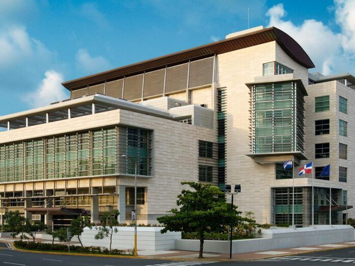 Procuraduría General suspende este lunes labores en algunas áreas del Ministerio Público debido al paso de Fiona