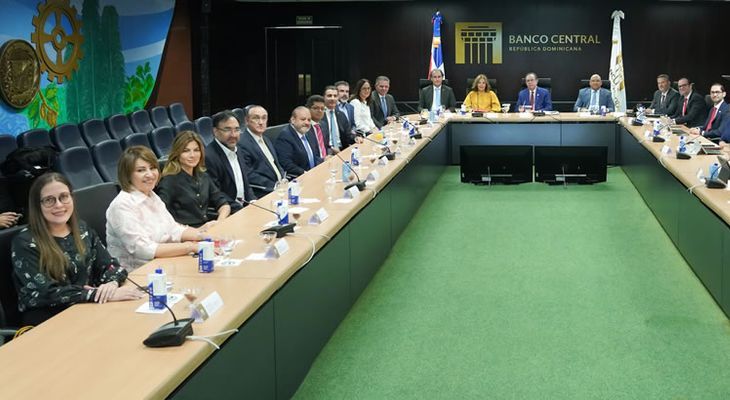 Valdez Albizu se reunió con el CONEP para evaluar las perspectivas actuales y futuras de la economía