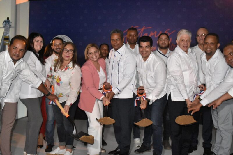 Wellington Arnaud, director del INAPA, deja iniciados trabajos de construcción acueducto múltiple Sabana Iglesia- Baitoa