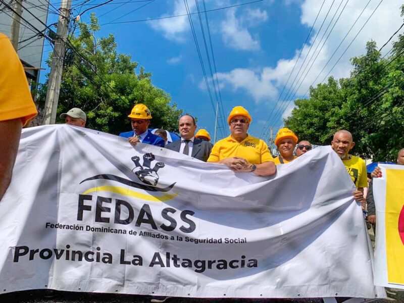 Cientos de médicos y abogados marcharon en contra de la labor de las las ARS y las AFP